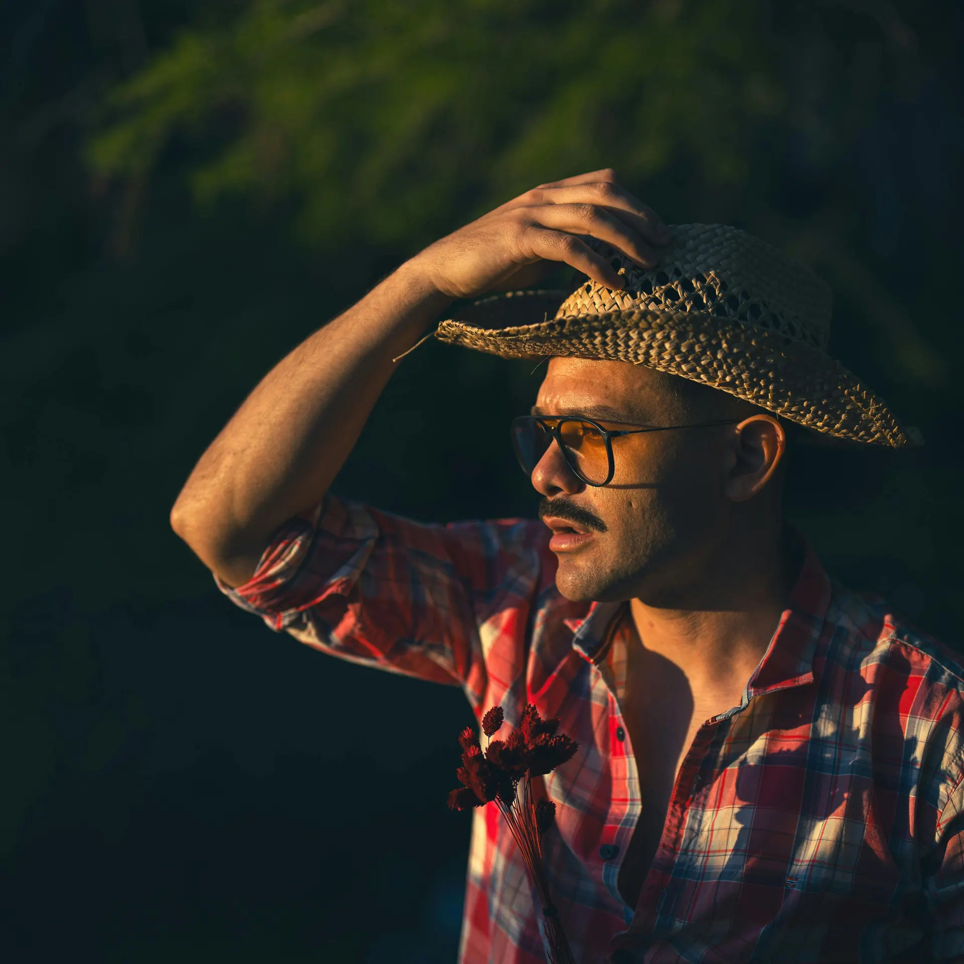 Retrato de guía cultural experto en caminos históricos