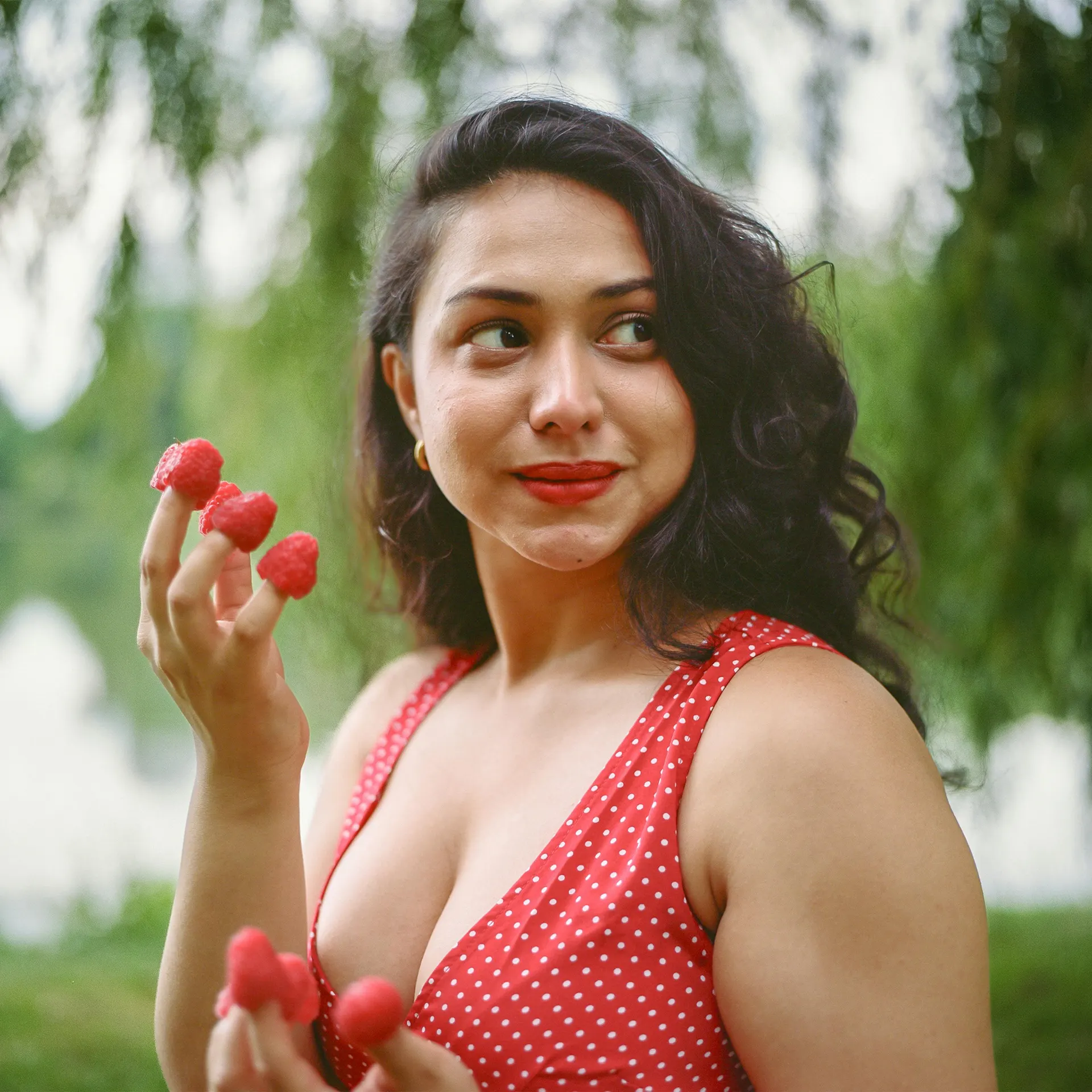 Retrato de anfitriona gastronómica de rutas rurales